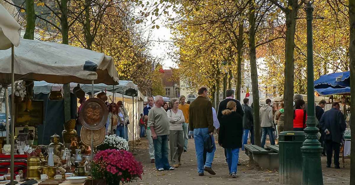 Flea market along the Dijver 